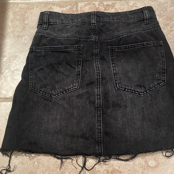 Black jean skirt - Picture 2 of 2